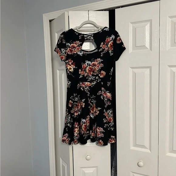 No Boundaries Black & Floral T Shirt Dress - Picture 8 of 13